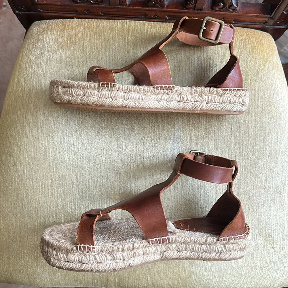 Soludos step out